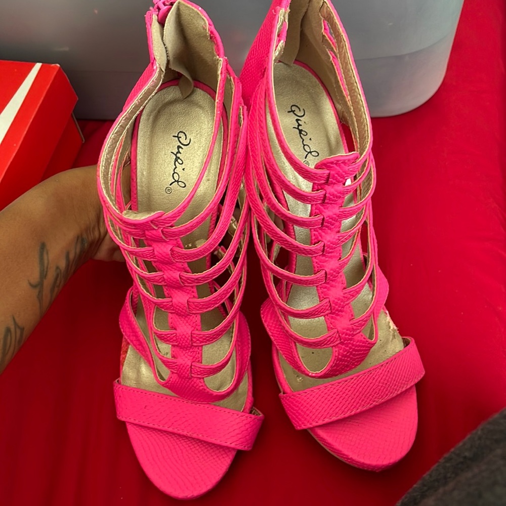 Pink pumps